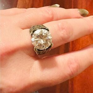 Elegant Antique Gold Ring with Large Clear Gemstone